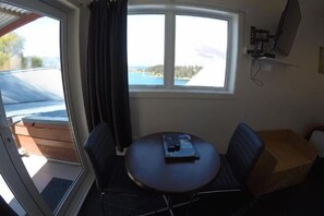 Cribs/infant beds - Colonial Village Motel (Queenstown)