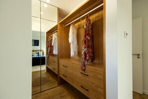 4 chambres, fer et planche à repasser, Wi-Fi, draps fournis