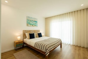 4 bedrooms, iron/ironing board, Internet