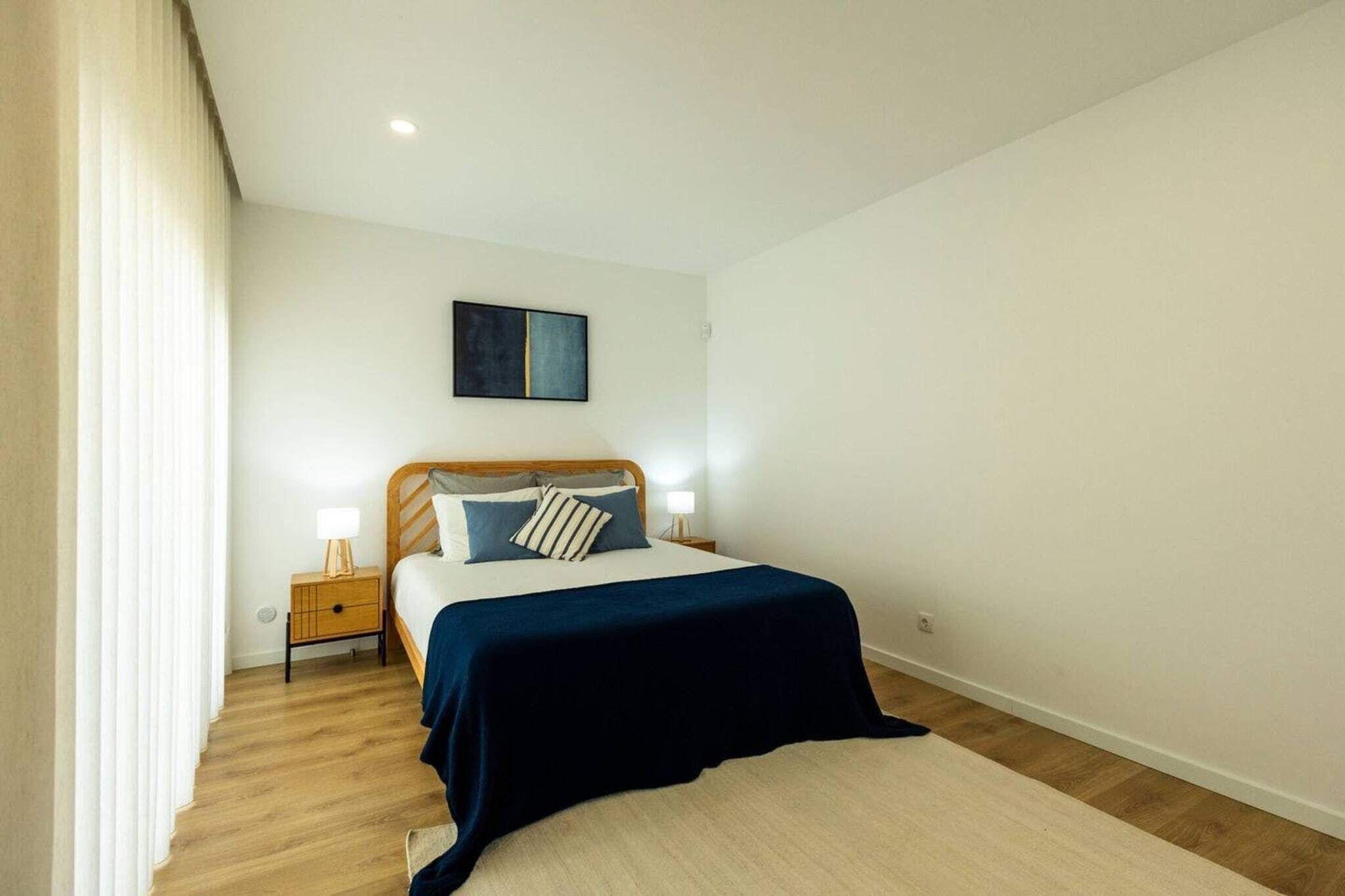 4 habitaciones, tabla de planchar con plancha y internet 