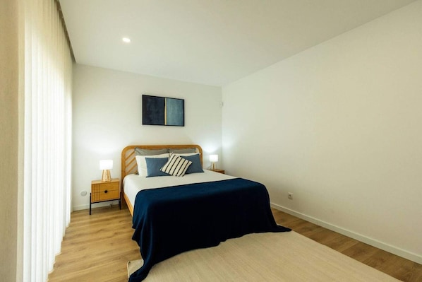 4 bedrooms, iron/ironing board, Internet