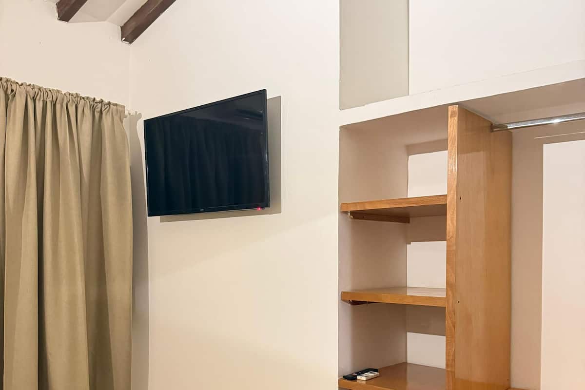 Singola Basic, vista giardino | 1 camera, una scrivania, tende oscuranti, Wi-Fi gratuito