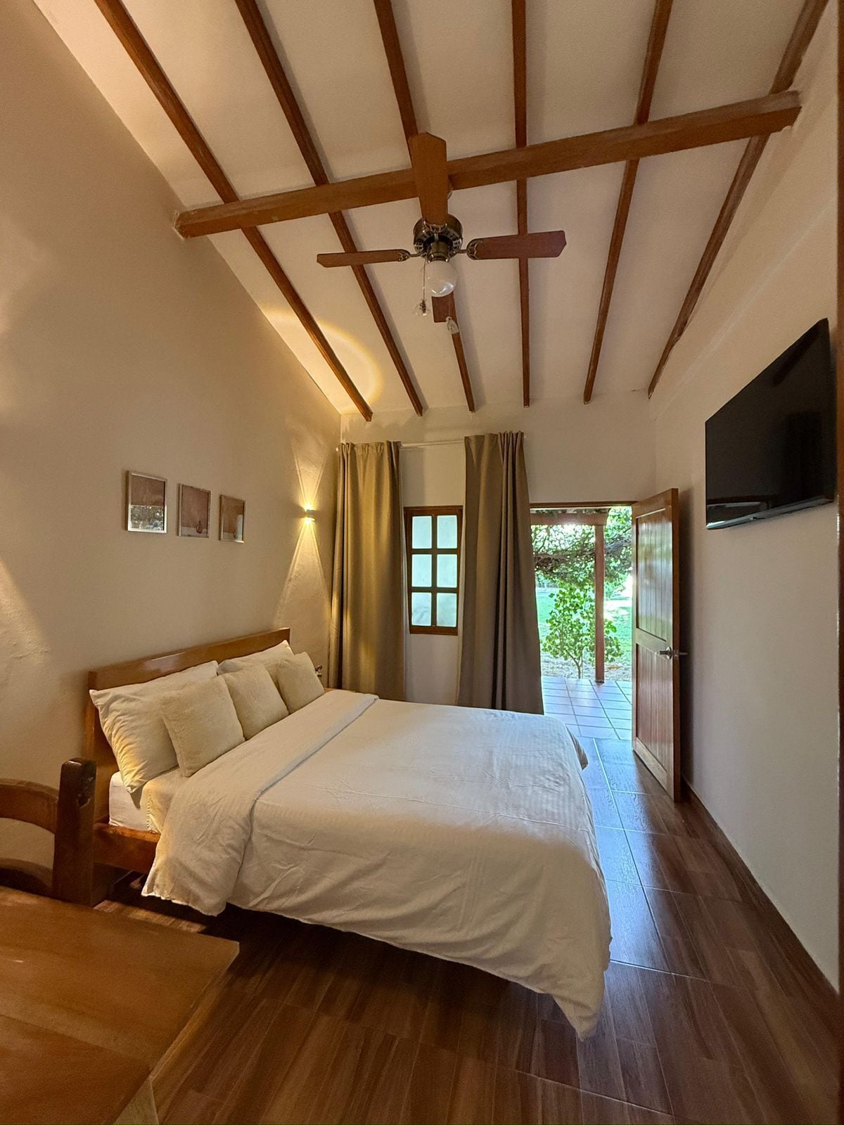 Habitación básica doble | Sábanas de algodón egipcio, ropa de cama de alta calidad, escritorio