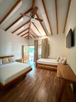 Quarto família | Escrivaninha, cortinas blackout, Wi-Fi de cortesia