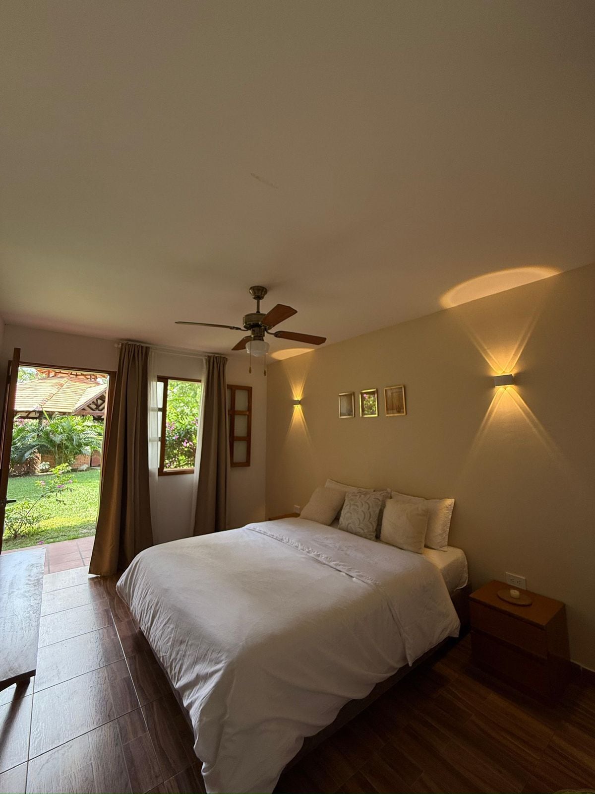 Habitación Confort doble | Sábanas de algodón egipcio, ropa de cama de alta calidad, escritorio