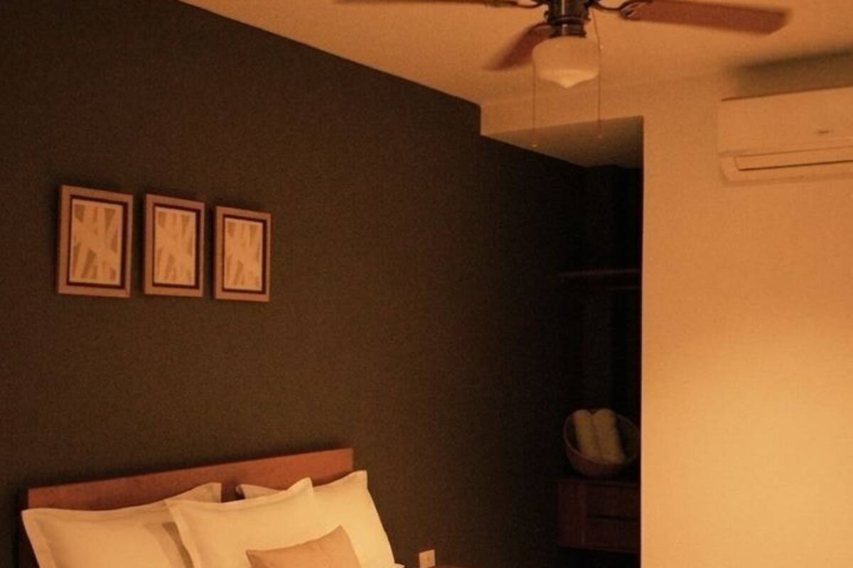 Habitación Confort doble | Sábanas de algodón egipcio, ropa de cama de alta calidad, escritorio