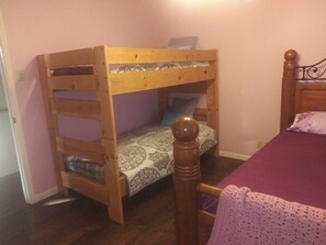 2 bedrooms, WiFi, bed sheets