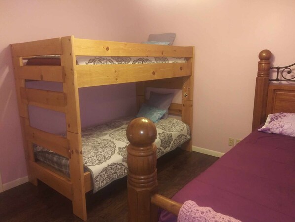 2 bedrooms, WiFi, bed sheets