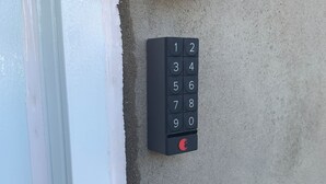 Exterior detail - Comfy, Spacious and Clean basement apartment (Longueuil)