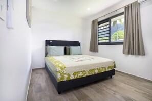 2 bedrooms, in-room safe, iron/ironing board, free WiFi