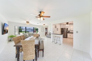 Interior - Quiet 2+ bedroom with sleep in Florida room, pool, spa and Gulf Access! (Cape Coral)