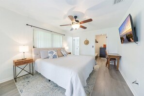 2 soverom, skrivebord, reiseseng for barn og wi-fi