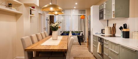Fridge, microwave, oven, stovetop
