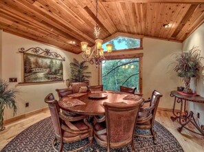 Dining - Cozy Tahoe Alpine Lodge (South Lake Tahoe)