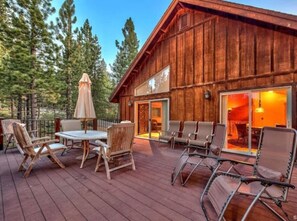 Outdoor dining - Cozy Tahoe Alpine Lodge (South Lake Tahoe)