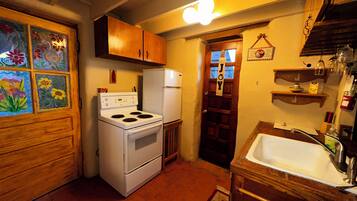 雪櫃、微波爐、焗爐、爐具