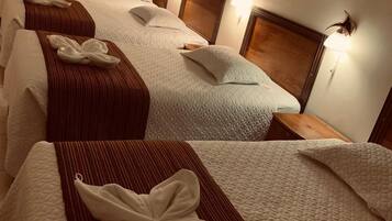Comfort Quadruple Room | Free WiFi, bed sheets