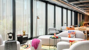 Lobby lounge - Moxy Pompeii (Torre Annunziata)