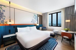 Executive suite, 1 kingsize bed, gedeeltelijk uitzicht op zee | Een gratis minibar, een kluis op de kamer, een bureau