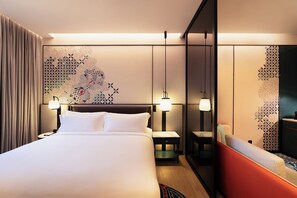 Junior Suite, 1 King Bed, Non Smoking, City View | 1 bedroom, free minibar, in-room safe, desk