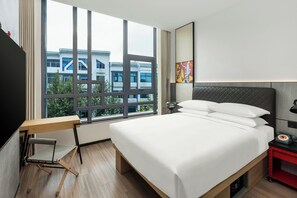 Down comforters, minibar, in-room safe, desk - Moxy Suzhou City Centre (Suzhou)
