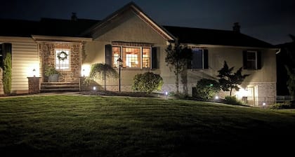 Charming 2-Bedroom B&B surrounding farmland with Chickens,mini goats, and cows