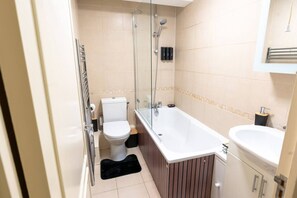 Shower, hair dryer - Notting Hill cozy 2 bedroom flat, next to the station (London)