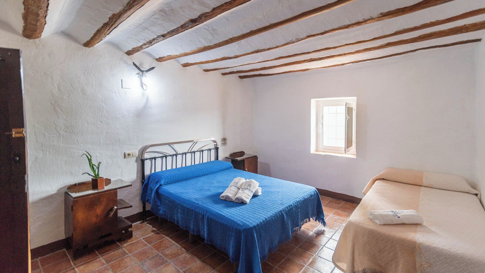 5 slaapkamers, een strijkplank/strijkijzer, wifi