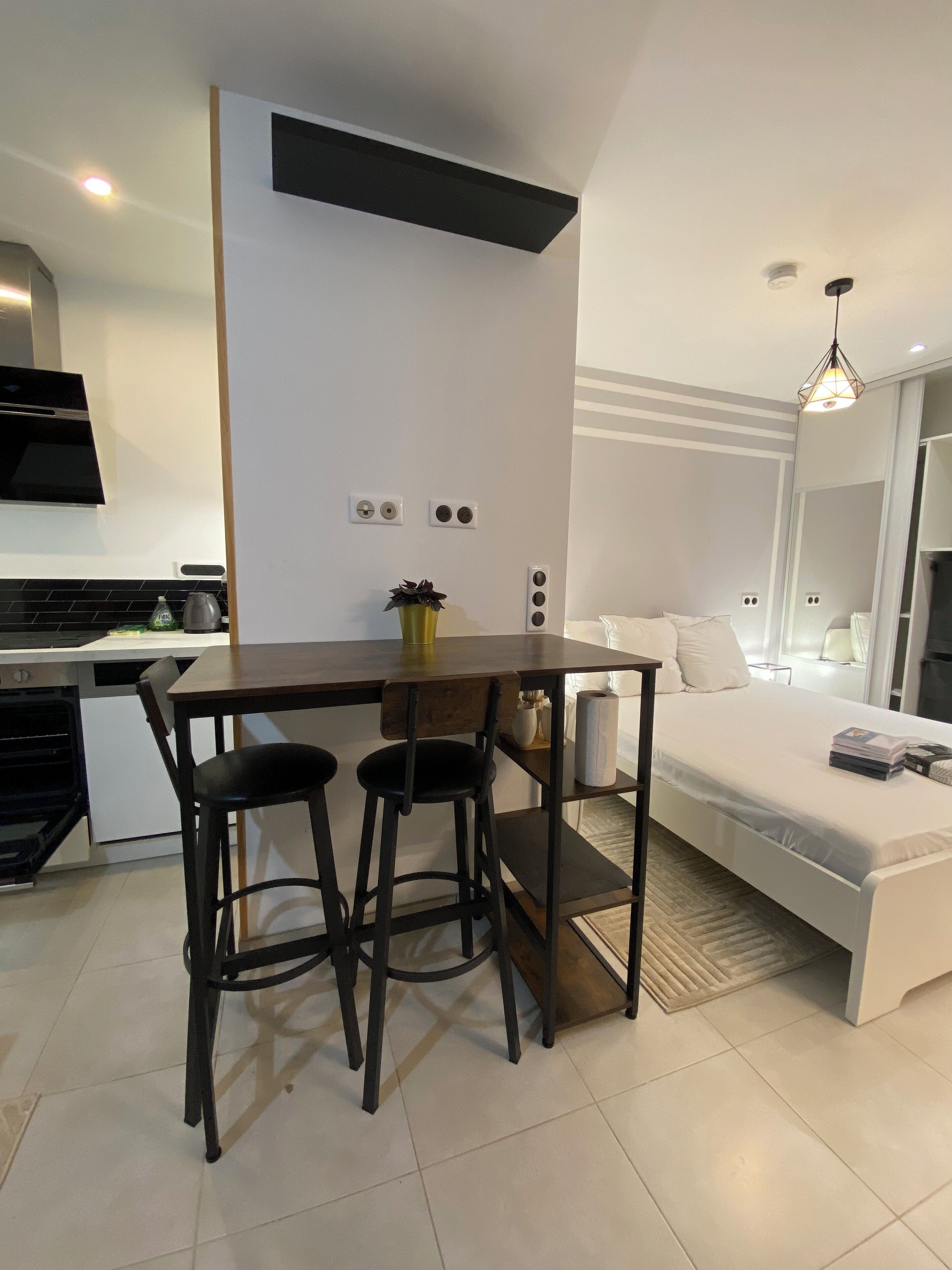 1 slaapkamer, een strijkplank/strijkijzer, gratis wifi, beddengoed