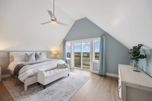 3 Schlafzimmer, Schreibtisch, Bügeleisen/Bügelbrett, Reisekinderbett