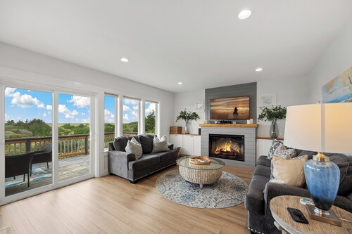  "Ocean Shore Desire" Beach Getaway! Beach/HotTub/Gameroom/Sleeps 10