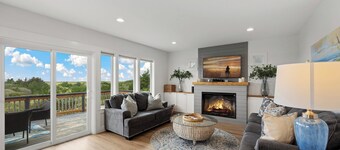  "Ocean Shore Desire" Beach Getaway! Beach/HotTub/Gameroom/Sleeps 10