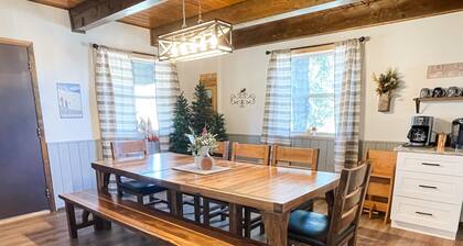 Perfect Family Cabin! 3 Master Suites, Sleeps 10, next to the park!