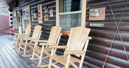 Perfect Family Cabin! 3 Master Suites, Sleeps 10, next to the park!