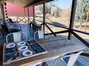 Outdoor dining - Perfect Family Cabin! 3 Master Suites, Sleeps 10, next to the park! (South Fork)