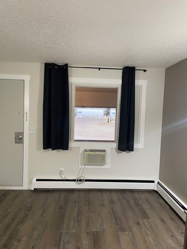 Basic Room | Free WiFi, bed sheets