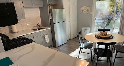 3-bedroom townhome in amazing Town of Pines and only 1.5 miles to central beach!