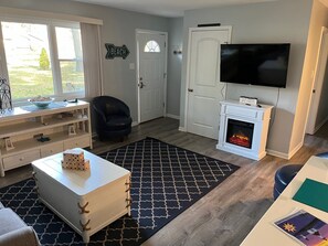 Smart TV, fireplace, printers - 3-bedroom townhome in amazing Town of Pines and only 1.5 miles to central beach! (Town of Pines)