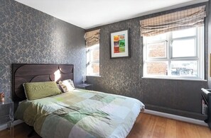 2 quartos, ferros/tábuas de passar roupa, Wi-Fi, roupa de cama