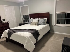 4 Schlafzimmer, Schreibtisch, Bügeleisen/Bügelbrett, Reisekinderbett