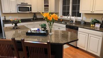 Coffee/tea maker, fridge, microwave, oven
