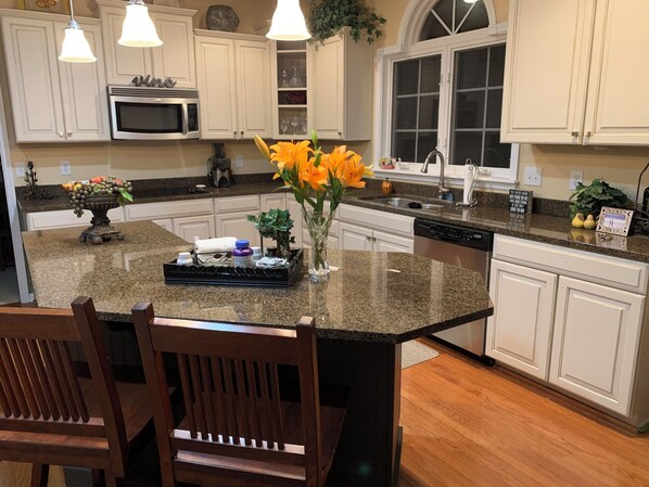 Fridge, microwave, oven, stovetop - Spacious 4-bedroom house with fitness room one mile from Geist - Fishers (Fortville)