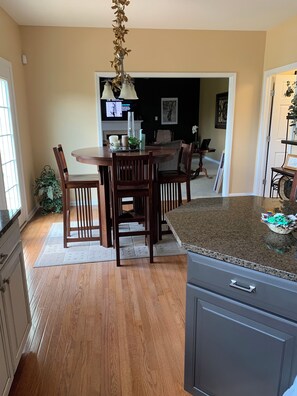 Dining - Spacious 4-bedroom house with fitness room one mile from Geist - Fishers (Fortville)