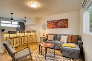 Living area - Comfy Apartment with Leafy Views by Tasman (Mexico City)