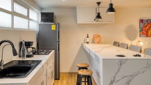 Apartemen Comfort, 3 kamar tidur, pemandangan kota | Dapur pribadi