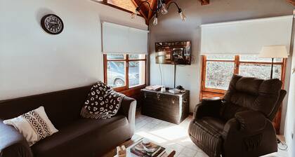 Nice 3-bedroom house with indoor grill in charming Esquel