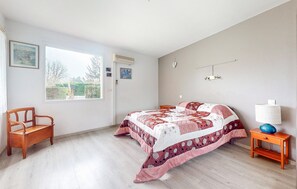 3 bedrooms, iron/ironing board, travel crib, free WiFi