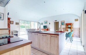 Réfrigérateur, four, lave-vaisselle