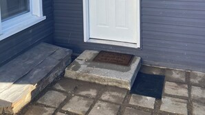 A house with a white door, a window, and a small porch with steps. - Chic luxury studio, Downtown Danville, Pets OK, Centre College & Bourbon Trail  (Danville)