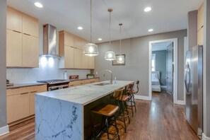 Fridge, microwave, oven, stovetop - Spacious & Modern: 2 Rooftops, Stage, Games & More (Nashville)